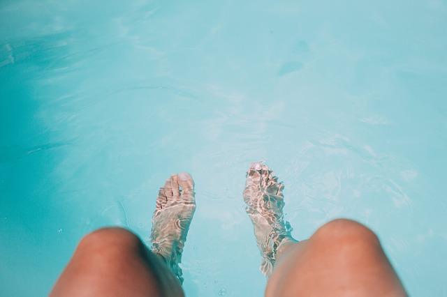 bazén - nohy