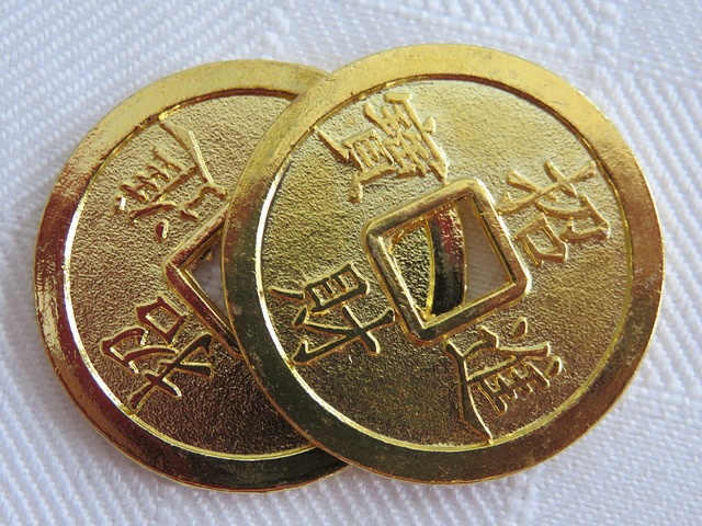 dvě asijské mince pro štěstí